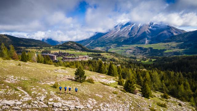 Zomeractiviteiten Trail Sylvain Cachard Team Hoka ©otdévoluy 19 05 2021 Drone Hd 2 (1)