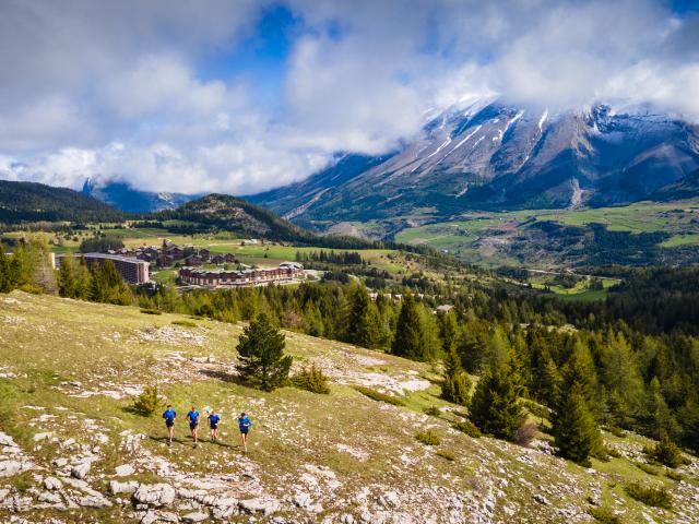 Ete_Activites_Trail_Sylvain-Cachard-Team-Hoka-©OTDevoluy_19-05-2021_drone_HD-2-1.jpg