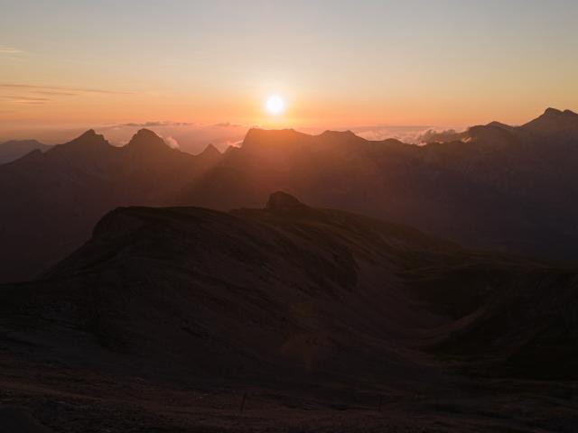 Coucher de soleil sur les montagnes du Dévoluy, dans les Hautes Alpes