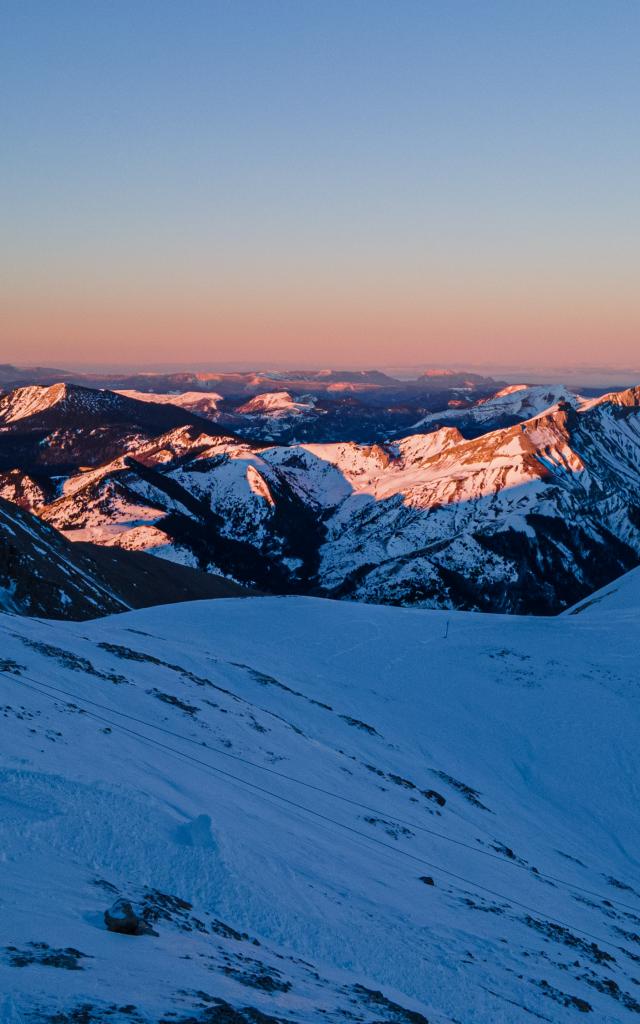 Hiver_Domaine-alpin_Lever-de-soleil-depuis-le-Pierra-©OT-Le-Devoluy-17-01-2022_drone-3-1.jpg