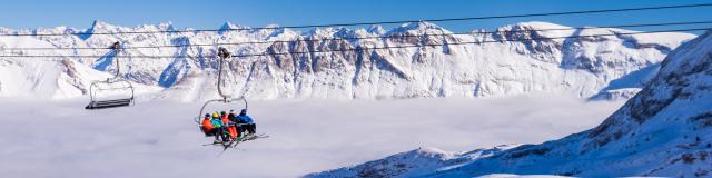 Hiver Domaine Alpin Skieurs Sur Télésiège ©ot Le Dévoluy 11 01 2022 2