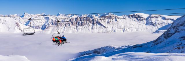 Hiver Domaine Alpin Skieurs Sur Télésiège ©ot Le Dévoluy 11 01 2022 2