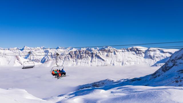 Hiver Domaine Alpin Skieurs Sur Télésiège ©ot Le Dévoluy 11 01 2022 2