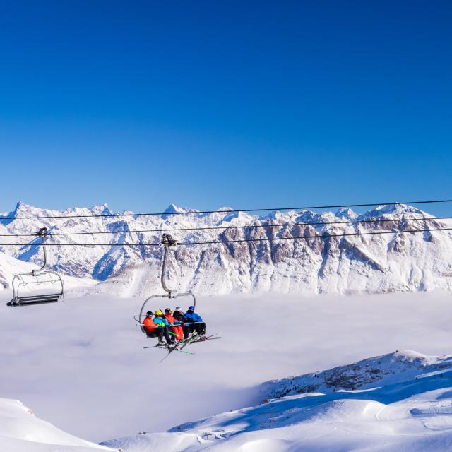 Hiver Domaine Alpin Skieurs Sur Télésiège ©ot Le Dévoluy 11 01 2022 2