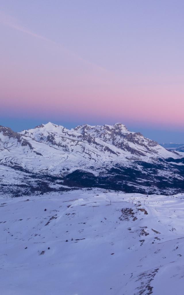 Hiver_Domaine-alpin_lever-de-soleil_©OT-Le-Devoluy_21-12-2021_drone-6-1.jpg