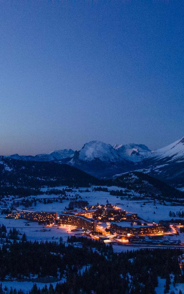 Hiver_Stations_Superdevoluy-by-night-@OTDevoluy_17-02-2021_drone_HD.jpg