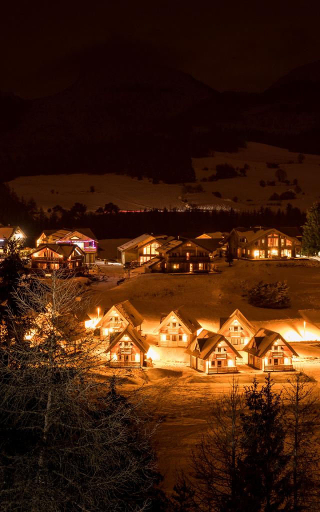 Hiver_stations_Joue-du-Loup_nuit_©OTDevoluy_01-01-2021_BD-1.jpg