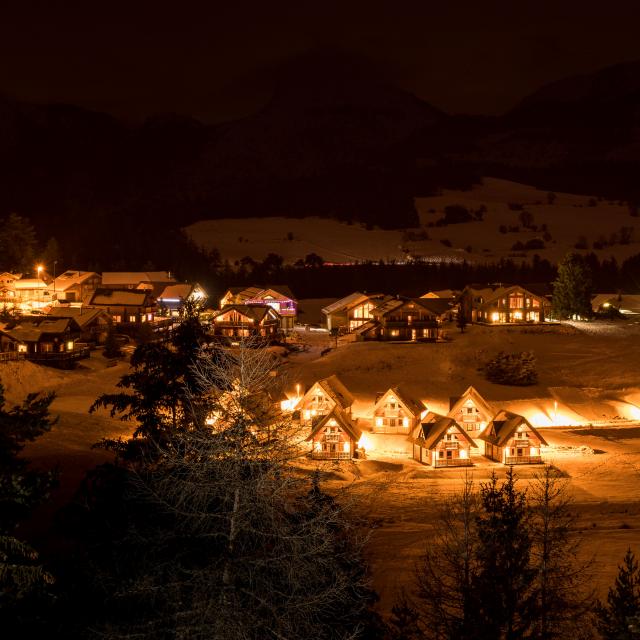 Hiver_stations_Joue-du-Loup_nuit_©OTDevoluy_01-01-2021_BD-1.jpg