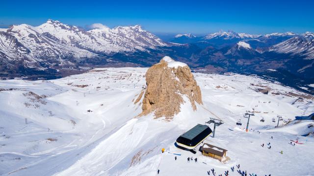 Hiver_Domaine-alpin_Vue-depuis-le-Sommarel-©OT-Le-Devoluy-04-03-2022_drone-1.jpg