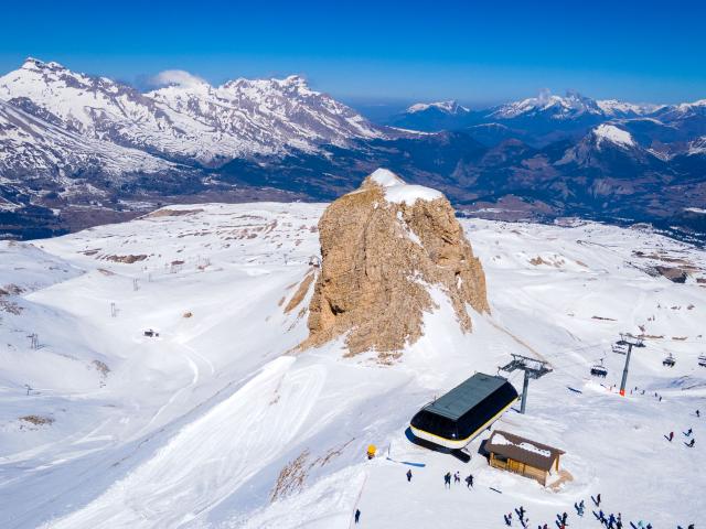 Hiver_Domaine-alpin_Vue-depuis-le-Sommarel-©OT-Le-Devoluy-04-03-2022_drone-1.jpg