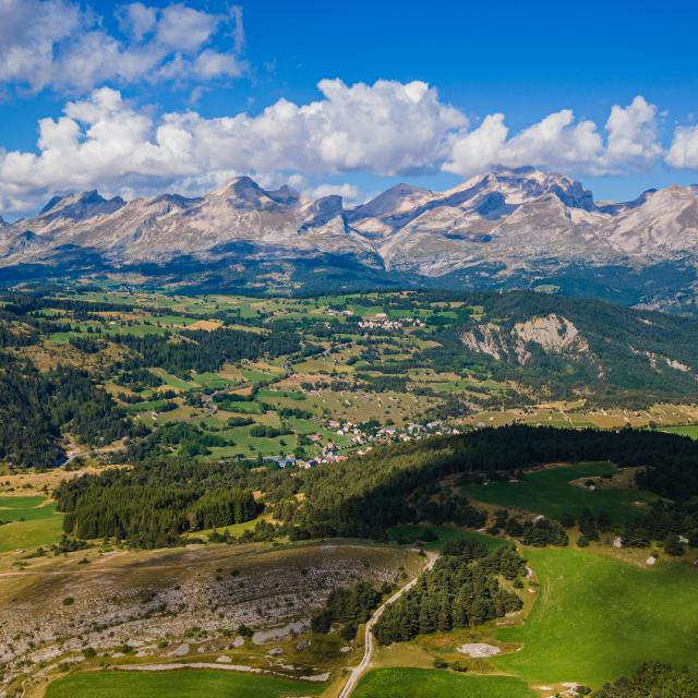 Summer_Landscapes_Chaîne Ferrand Obiou_from the Combe de la Mayt ©OT Le Dévoluy_01 09 2021_drone (4)