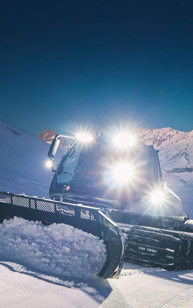 Dameuse sur le domaine skiable du Dévoluy